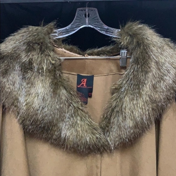 Adrienne Landau- Tan Fur Cape. NWT - Picture 2 of 4